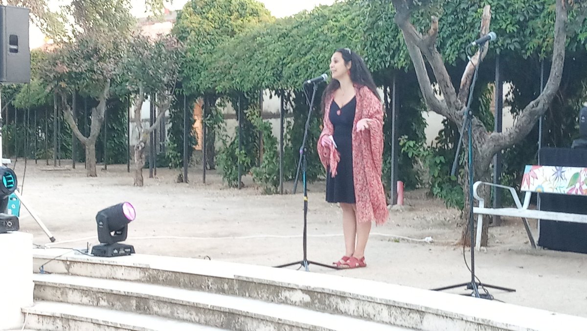 MaratonCuentosG's tweet photo. La presidenta del #SLIJ Concha Carlavilla da la bienvenida recordando a las víctimas del #Covid_19 y agradeciendo la presencia de los representantes públicos y espectadores #CuéntameUnCuento #GuadalajaraCiudadDeCuento #cultura #narraciónoral https://t.co/14IqyyyYTZ