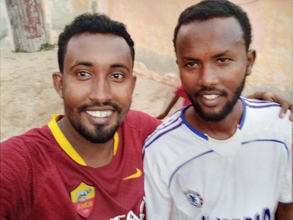 CismanAbikar's tweet photo. Fururaha nolasha waa farxas iyo qanacaanaan with my bro #maxamud
#DegmadaWaaberi ciyaarta galabta #football https://t.co/XepLS4T8J5