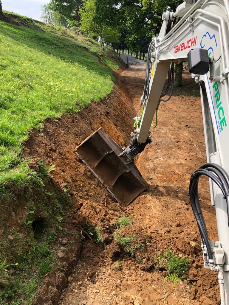 hmpriceltd's tweet photo. Access track installation completed recently #tracks #takeuchi #Geith #tilthitch @Takeuchiuk https://t.co/JKVavMCybA