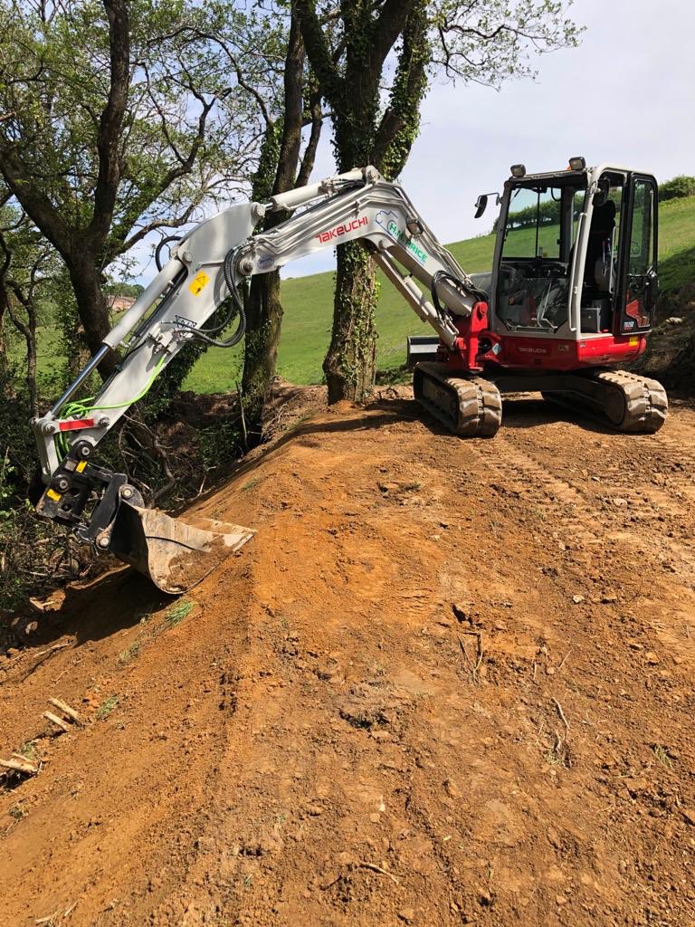 hmpriceltd's tweet photo. Access track installation completed recently #tracks #takeuchi #Geith #tilthitch @Takeuchiuk https://t.co/JKVavMCybA