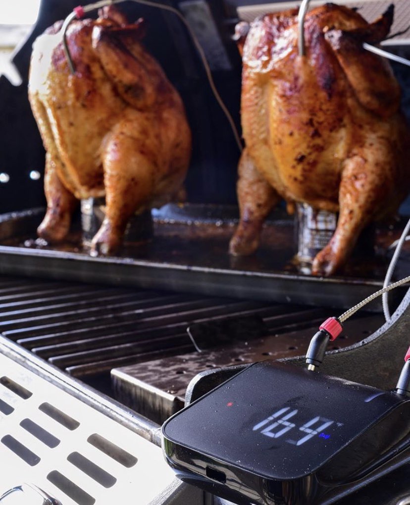 Zimmysnook's tweet photo. Beer can chickens on the grill.
Just that simple.
.
Placed the birds on the grill, stuck a couple of probes from the Weber Connect in them, closed the lid and waited until my phone showed they were done. #easypeasy 

#FridayFeeling @webergrillsca #weberpartner https://t.co/VMFRcObcuU
