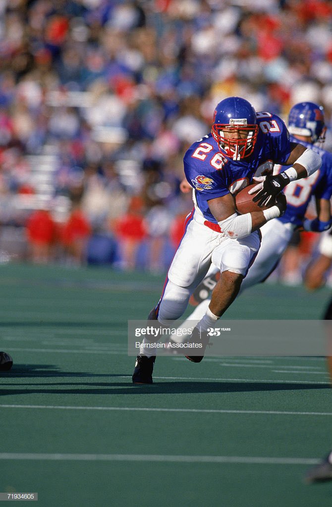 NbfDon11's tweet photo. BLESSED to receive an offer from the University of Kansas #RockChalkJayhawk KU!!❤️💙

(Throwback picture of my head coach, All big 8 running back 1992) https://t.co/RByN1on4xM