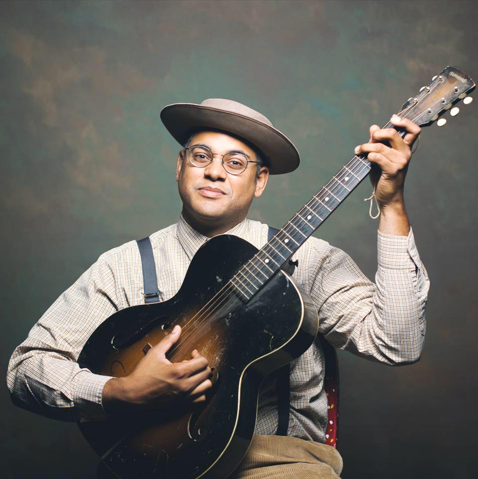  @domflemons picked up the name "The American Songster," as his repertoire covers 100 years of American folklore, ballads, and tunes. Listening to him perform is like travelling back in time. He first played at Passim back in 2013. Check out this picture from that performance