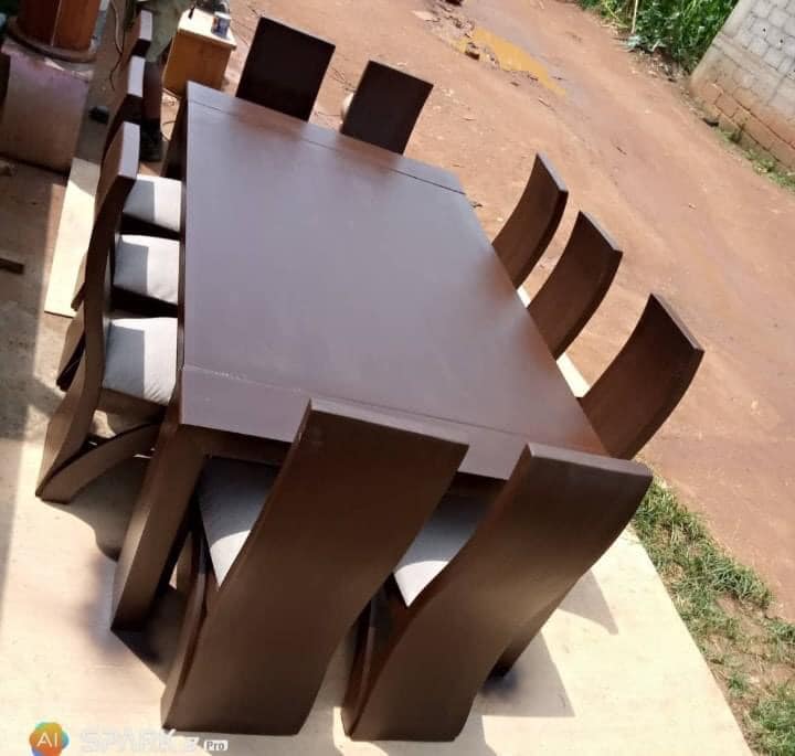 guyzoducamer's tweet photo. Il est jeune et camerounais ; ses doigts transforment le bois. Pierre Paulin Ntep Mintoume donne l'envie de consommer Local et en être fière; installé à Yaoundé -Nkoabang mais n’a aucun soucis pour faire le travail ailleurs 
avec le bois de chez nous. 
 ☎️237 6 95 93 31 99 https://t.co/UizqOL267g