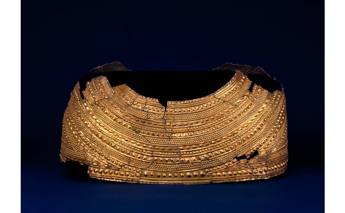In 1833, a group of workmen quarrying for stone at Bryn yr Ellyllon (Hill of the Elven Faeries) in north Wales, discovered something incredible. There, caked with mud, was a staggeringly intricate gold cape, one of the finest prehistoric examples in the world.THREAD 