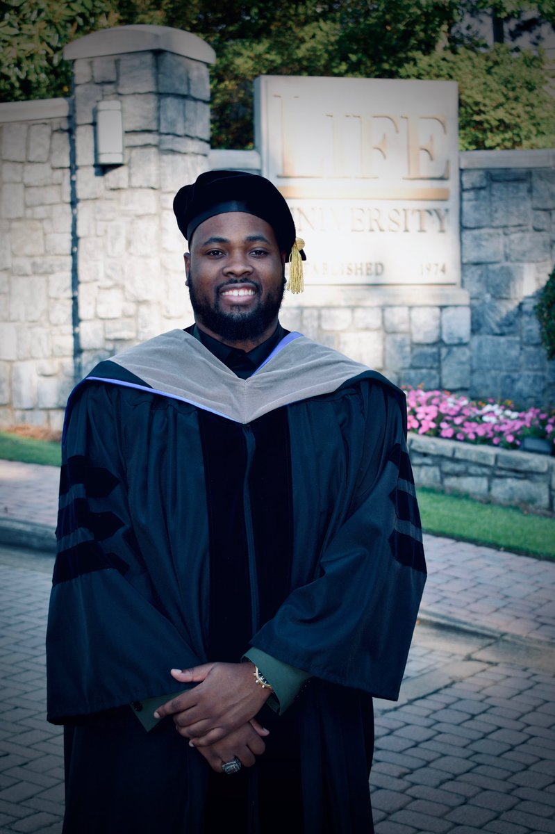C_Vin11's tweet photo. Graduation today!!! Class of 2020🎓
 Dr. Vinson ✊🏾💯 https://t.co/hWZ5HyK3Kr