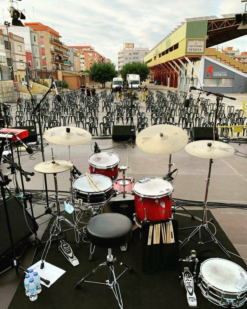 Así está el tema hoy.
@limbotheque en #alcira. •
#musicaendirecto #nuevanormalidad 
#limbotheque #drums #bateria #drummer #baterista #groove #drumming #drumlife #drummers #musician #sessiondrummer #sessionmusician #batera #drumkit #drum #drummerlife instagr.am/p/CBoIy0AqT59/