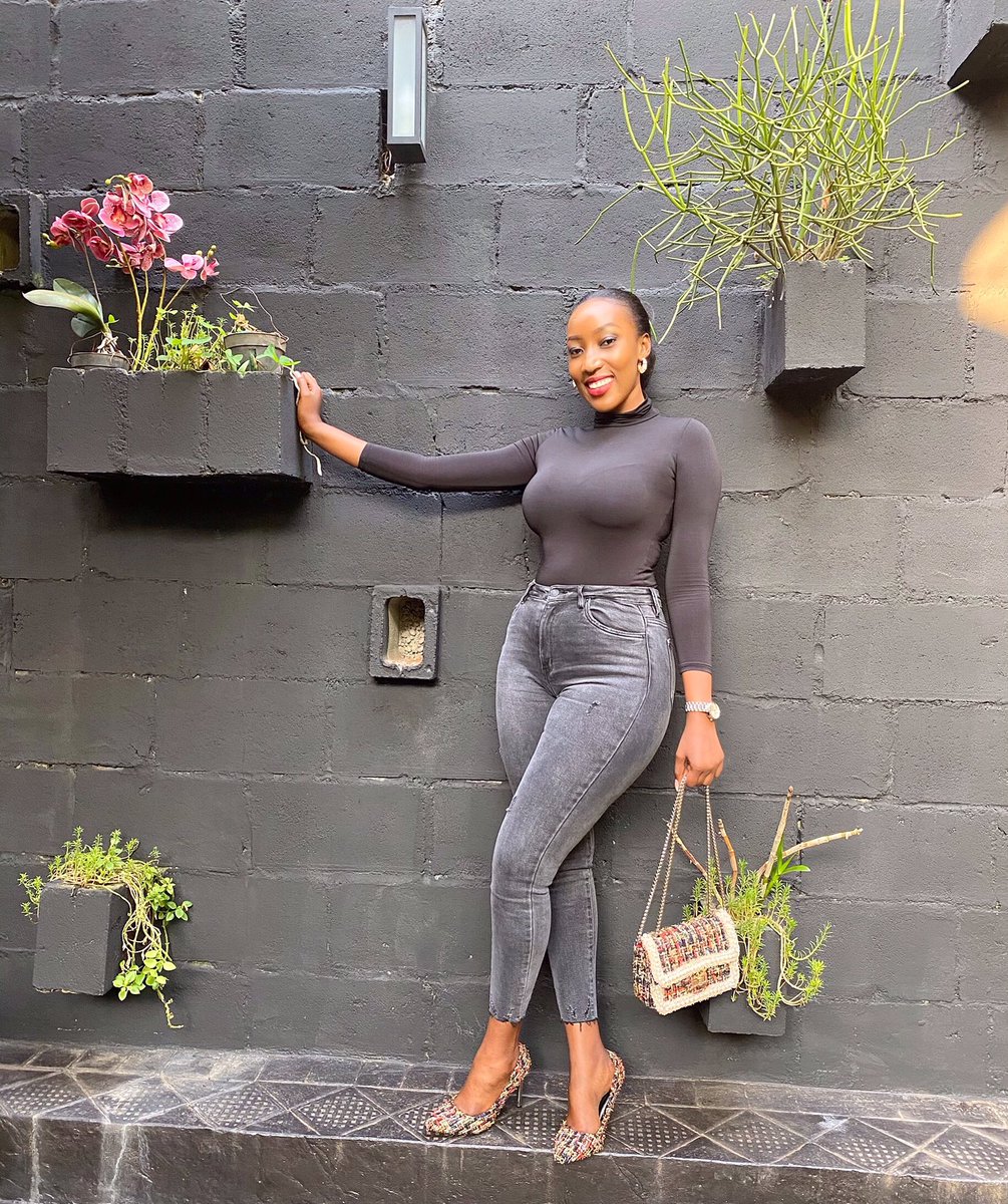 tinahteise tweet picture