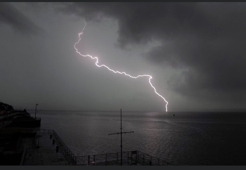 BarnesLesley's tweet photo. @Lauratobin1 my brother caught this shot on Tuesday. Lightening on the River Mersey. Thought you might like it ⚡️ @AndrewPix https://t.co/DOgGTq0uiu