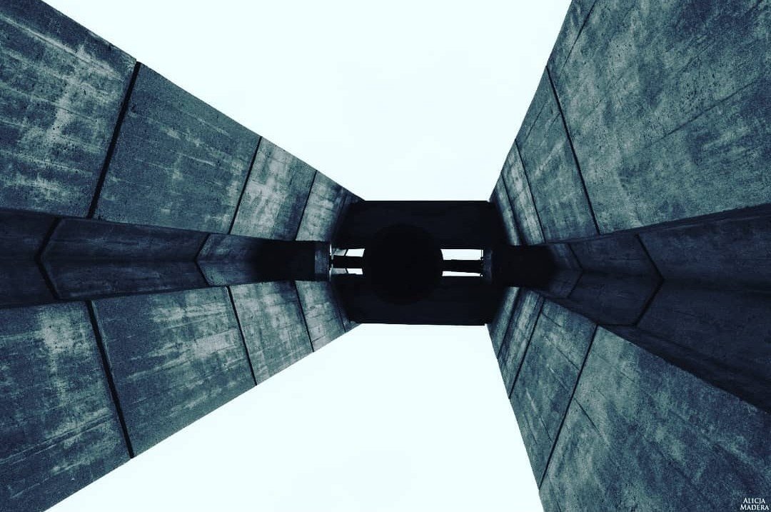 TheBell #canonphotography #photography #architecture #poznan #fotografia #design #picoftheday #bell #nofilter #minimalmood #visualart #virtualinsanity #streetphotography #conceptualart #minimalism #traveling #boss #blackandwhite #conceptual #noir_et_blanc #monochrome #500px #art