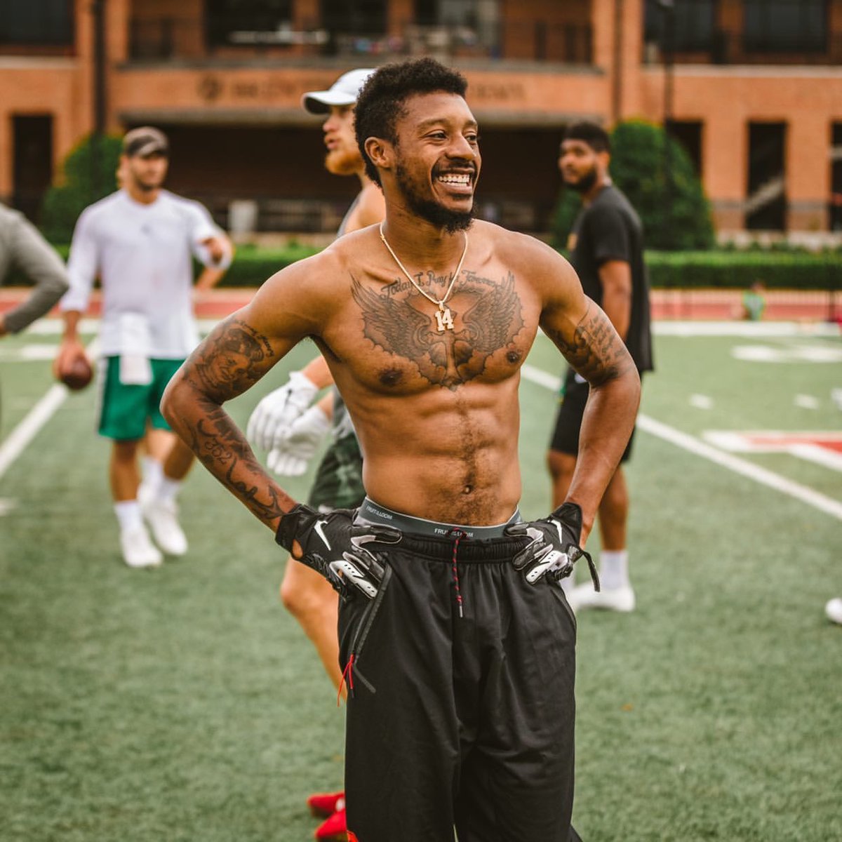 RivalryFb's tweet photo. #49ers Practice Squad WR Chris Thompson has been working out with the group in Tennessee and has been turning heads. 

Quinton Patton told me, “Omg he can fly” when I asked about Thompson. Was told by another source that Thompson has been very impressive. https://t.co/8mwIwHTprd
