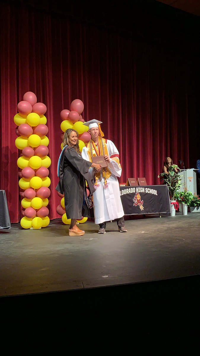danacrowley228's tweet photo. Congrats to Eldorado Class of 2020 graduates & families, you did it #ehsclassof2020 https://t.co/ff0PCnAhWQ