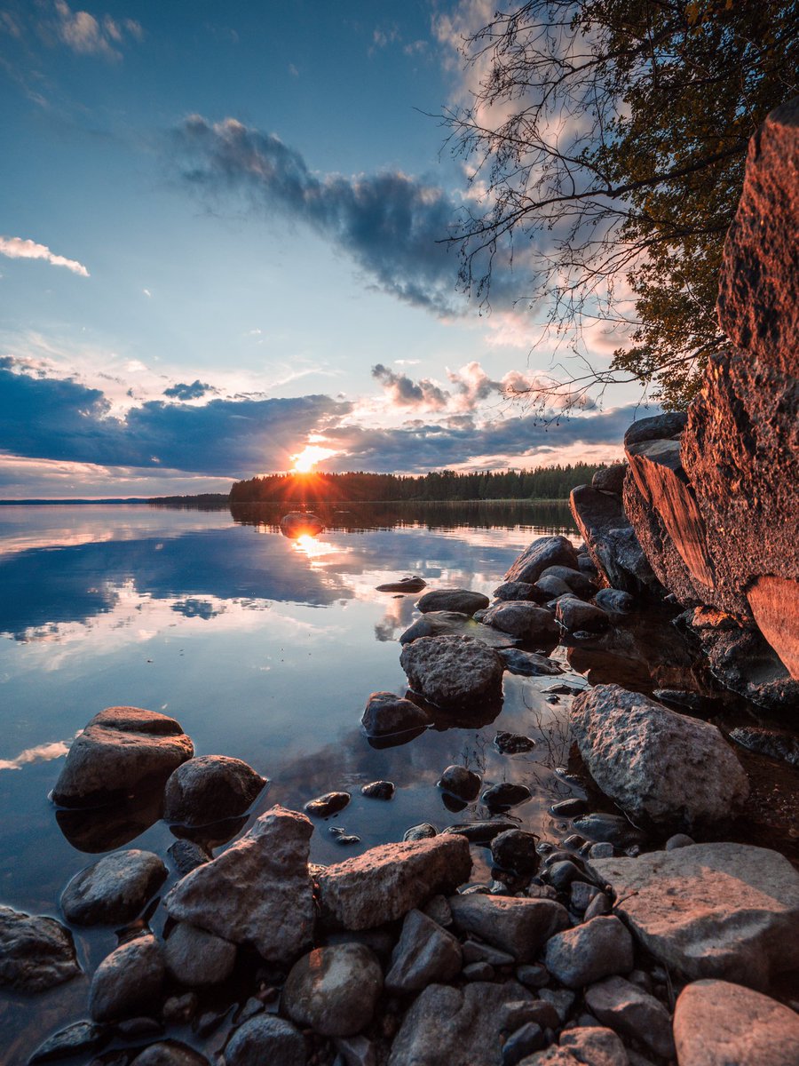 tap5a's tweet photo. Hyvää juhannusta! 🌈🚀🐥 #juhannus #midsummer #auringonlasku #sunset #summanen #lannevesi #saarijärvi #changingphotography #finland_photolovers #finnishmoments #finland_frames #moodygram #agameoftones #microfourthirdsgallery #microfournerds #m43 #lumixg9 #lumix818mm #leicadg818 https://t.co/IZ3JC9cUys