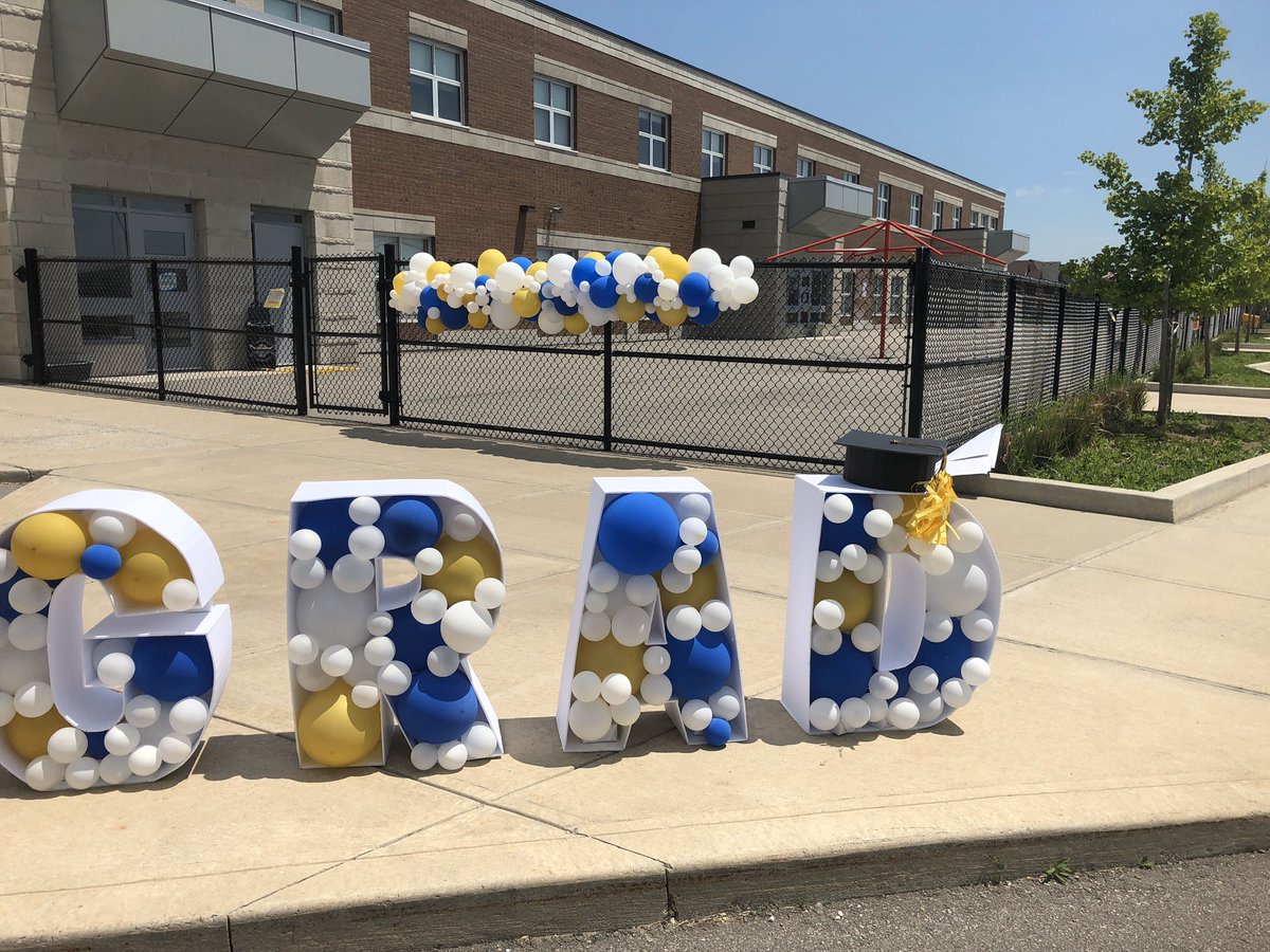 MrsTRomeo's tweet photo. Congratulations graduates of @PFS_YCDSB May God bless you always as your begin your new journey to high school. Best wishes! Thank you to the staff and parents. https://t.co/vbzY8RJBZQ