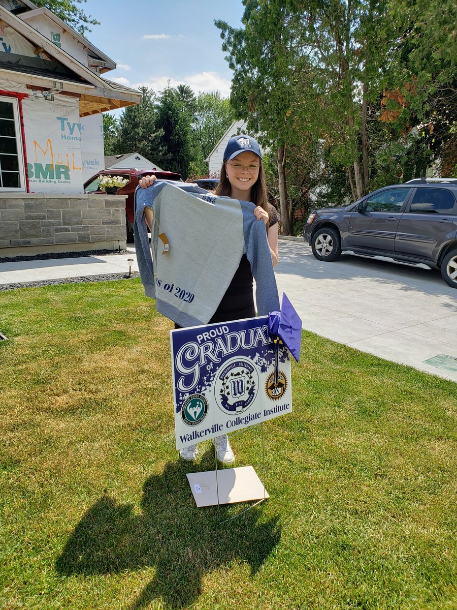 AnnaCasaPorte's tweet photo. Grade 12 Walkerville grads. 
Mon. &amp; Tues. between 11am-3pm:
Return loaned computers, library books, musical instruments &amp; textbooks in back parking lot.
Pick up graduation cap &amp; tassel, SHSM sash, program, Class of 2020 sign and complimentary spirit wear. #proudtartan https://t.co/QrSeuWM4xV
