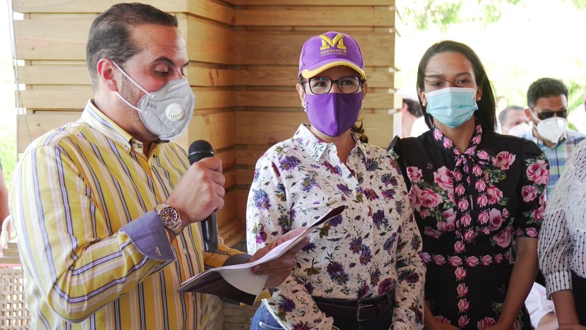 margaritacdf's tweet photo. Estoy muy orgullosa de la juventud de La Vega. ¡Cuantos bríos e ilusiones! Están demostrando que tienen mucho compromiso con su provincia y su gente. ¡Cuentan conmigo y con @Gonzalo2020RD para cuidar de La Vega! https://t.co/qDmM3Tf1ZJ