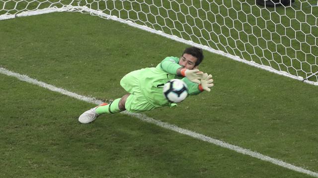 OncleJinbe's tweet image. J'ai v'là en réflexe comme Alisson #Drill4 #KeeperForever