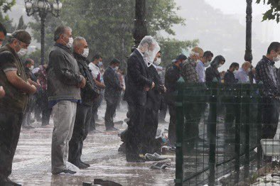 ARKADAŞLAR YENİ FOTOĞRAFLAR ATMIŞ...

GERÇEKTEN ÇOK ETKİLEYİCİ...
HELE O DUA EDEN KARDEŞİMİZİN FOTOĞRAFI UNUTULMAYACAK BİR KARE...

RABBİM O YAĞMURDA ISLANAN KARDEŞLERİMİZİ AHİRETTE RAHMETİYLE ISLATSIN İNŞAALLAH...