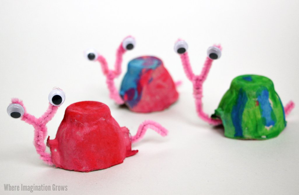 Turn egg cartons into adorable snails 😍 🐌 buff.ly/2YcNX6L A simple preschool craft that toddlers can do too! #craftsforkids #kidscrafts #eggcartoncrafts #recycledcrafts #preschoolcrafts
