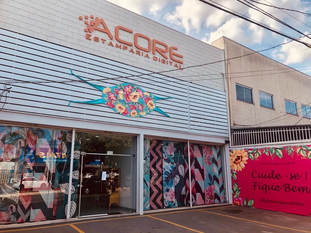 finottipatricia's tweet image. Designer de moda instala máscara gigante em bairro de Goiânia para conscientizar população sobre importância do uso da peça

patriciafinotti.com.br/designer-de-mo…

#Designerdemoda #máscaragigante #Goiânia #Acore