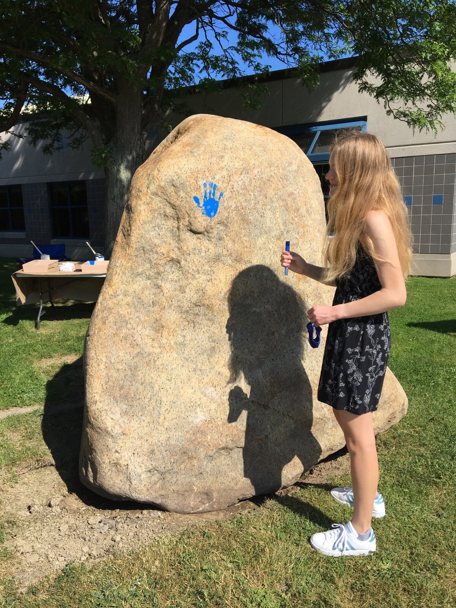 EastAuroraHSNY's tweet photo. Thank you to the Class of 2020 for the amazing gift that starts a new tradition! https://t.co/cbX9ynnpW4