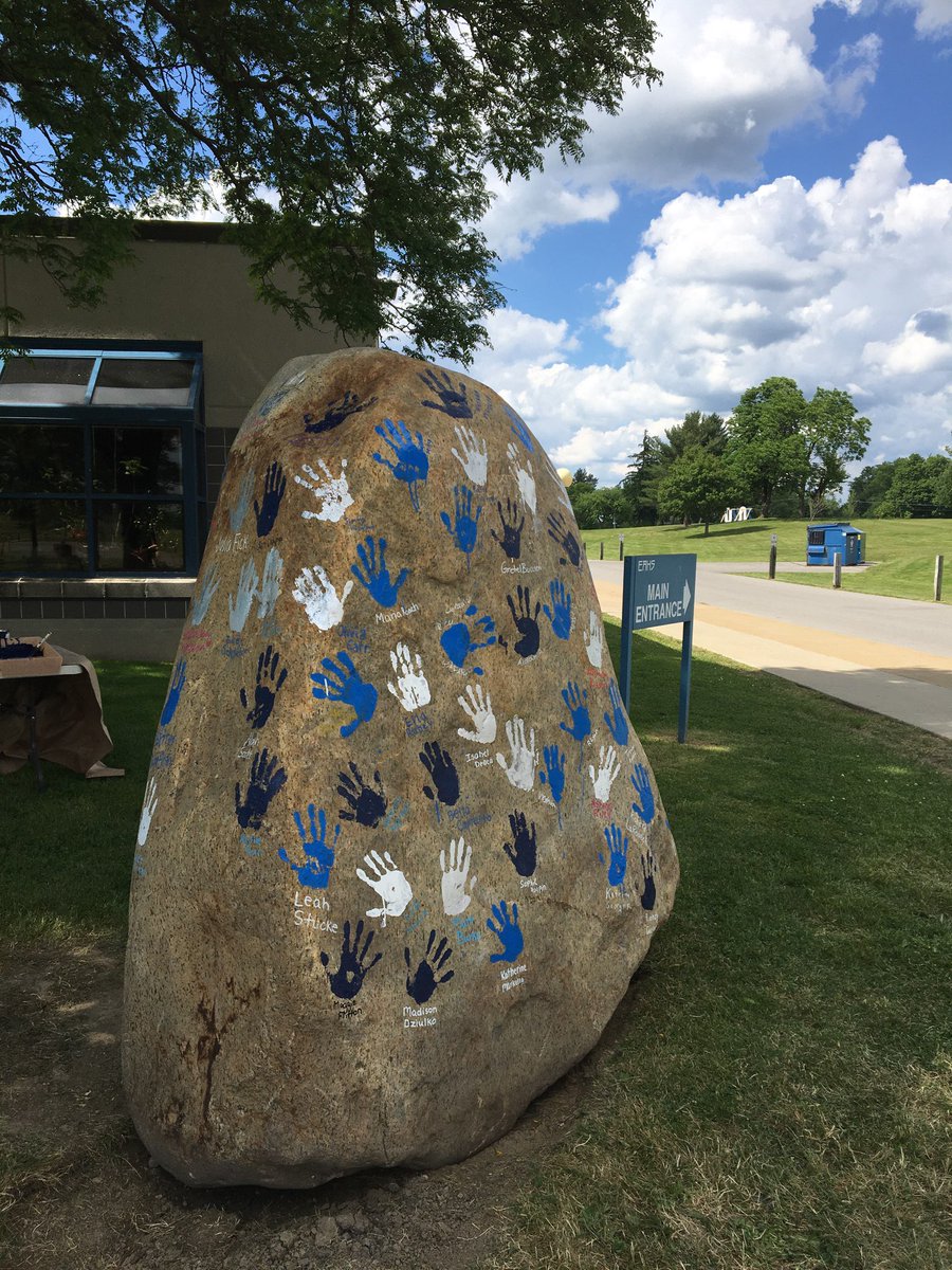 EastAuroraHSNY's tweet photo. Thank you to the Class of 2020 for the amazing gift that starts a new tradition! https://t.co/cbX9ynnpW4