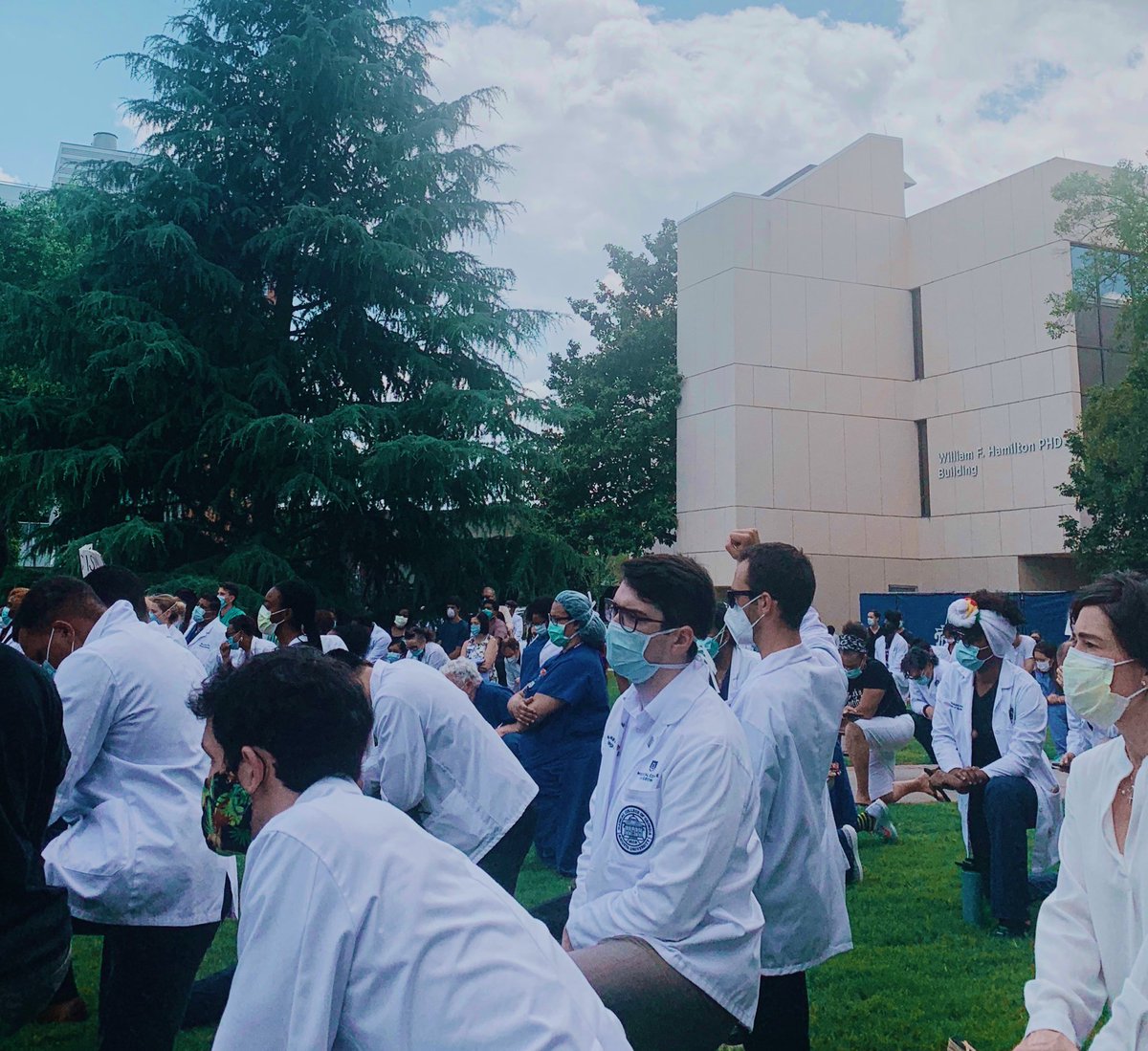 SahaanaSundar's tweet photo. There’s a lot of real work that needs to be done to properly address racial disparities in medicine, but it was incredible to see so many students, staff and faculty at #AUHealth kneel down today for #WhiteCoatsForBlackLives. https://t.co/ISX2psquDd