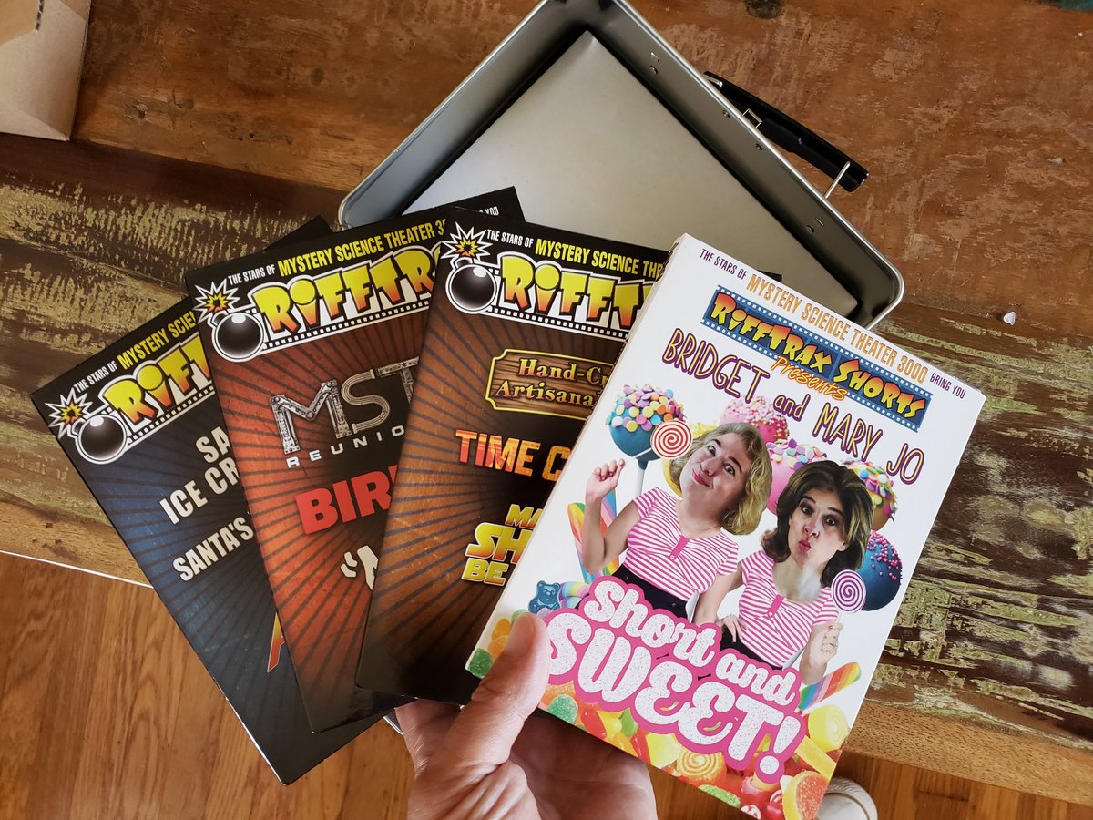 TheJasonMartian's tweet photo. I finally ordered myself the @RiffTrax Limited Edition DA Lunchbox (10 DVD set). It's been available for a while now, but it's the one thing that I designed for them that I hadn't seen the physical product before. Only about 30 left!
https://t.co/bh5DZk6WKZ
#RiffTrax #DisembAudio https://t.co/UBw1fjG0LU