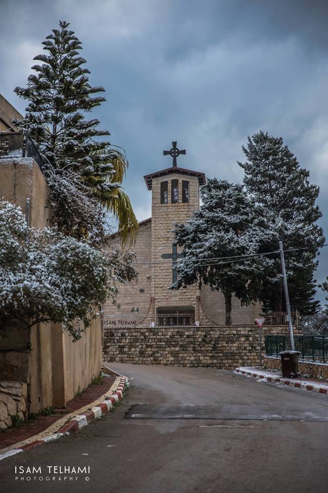 Isfiya, a town in mount Carmel has a Maronite population of 250 Maronites, the majority of them moved from Sarba, Lebanon in the 1800s.They have a Church named after Saint Charbelوفي ذخيرة منه.