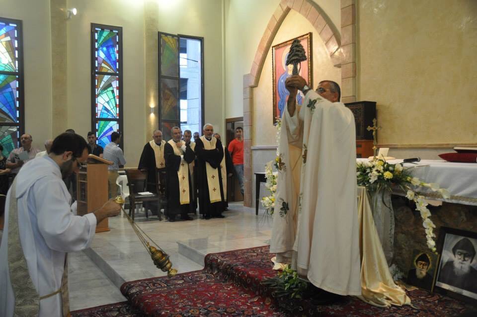 Isfiya, a town in mount Carmel has a Maronite population of 250 Maronites, the majority of them moved from Sarba, Lebanon in the 1800s.They have a Church named after Saint Charbelوفي ذخيرة منه.