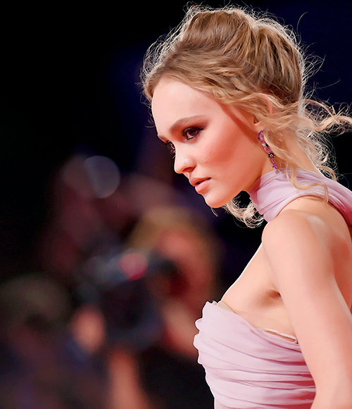 lily-rose depp for clear skin (@lilforclearskin) / X