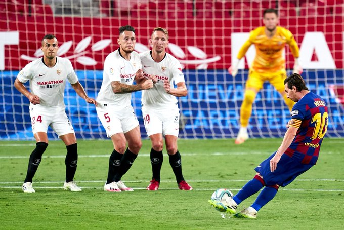 Mi-temps | Séville FC 0-0 FC Barcelone Première mi-temps à l'avantage du Barça, malgré le score vierge. Très bonne prestation de Rakitic et de Semedo. Les sévillans restent solides défensivement, notamment grâce à leur pressing. Qu'avez-vous pensé de cette première mi-temps?