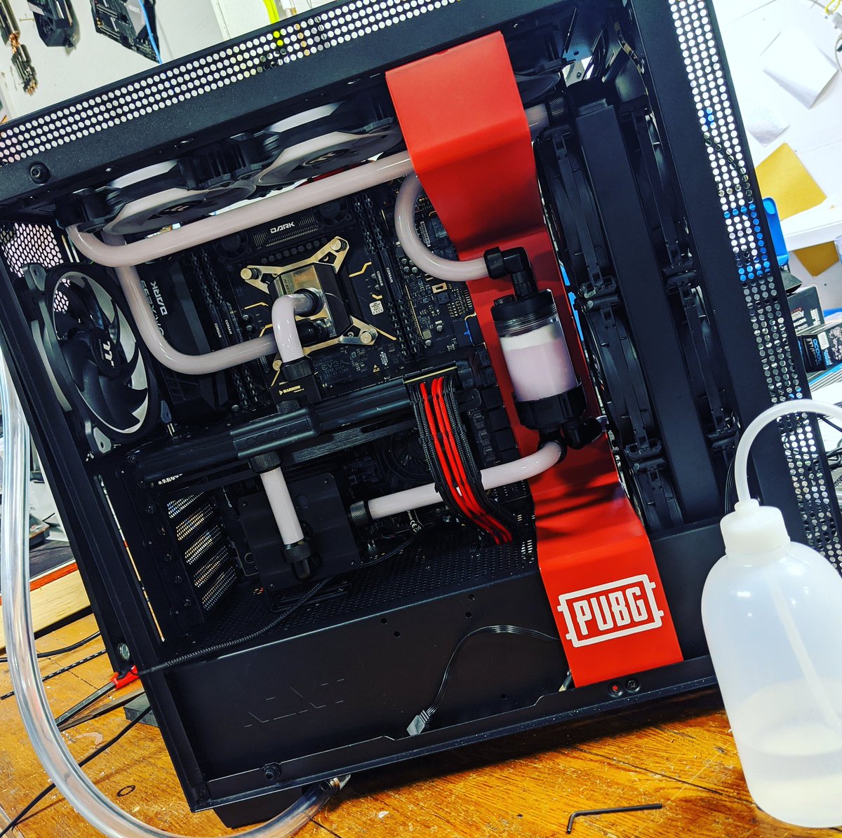 ModMyMods's tweet photo. Our buddy @squeethan510 's system is back together!
Now to prep it with @MayhemsSolution blitz part 2
#diy #watercooling #prep #mayhems #blitzkit #hardtubing #pubg #nzxt #customPC #customcables #singlesleeve #LimitedEdition #heatkiller #cpublock #alphacool #GPUBlock https://t.co/5tiosbEX9L