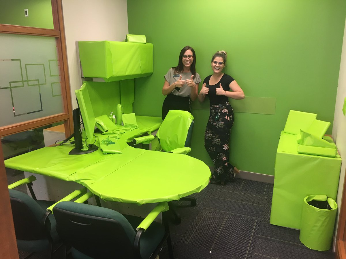 CiniVastakis_TD's tweet photo. One year ago today we made sure to show our BM how much we appreciated him during employee appreciation week @SurianiSteph 😇 what a good sport ! Don’t you miss us @scooterjolly ? #TheCreek090 https://t.co/u64nP05mb2