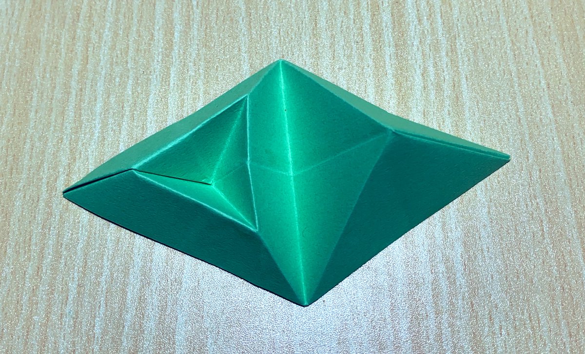なるしあ スロースローさんに教えてもらって 折ってみました くろねこ工房さんのスマホ立て 折りたためます おりがみ 折り畳み式 折り紙で作るスマホスタンド スマホ立ての作り方 Iphoneスタンド 実用使い How To Make Origami Phone