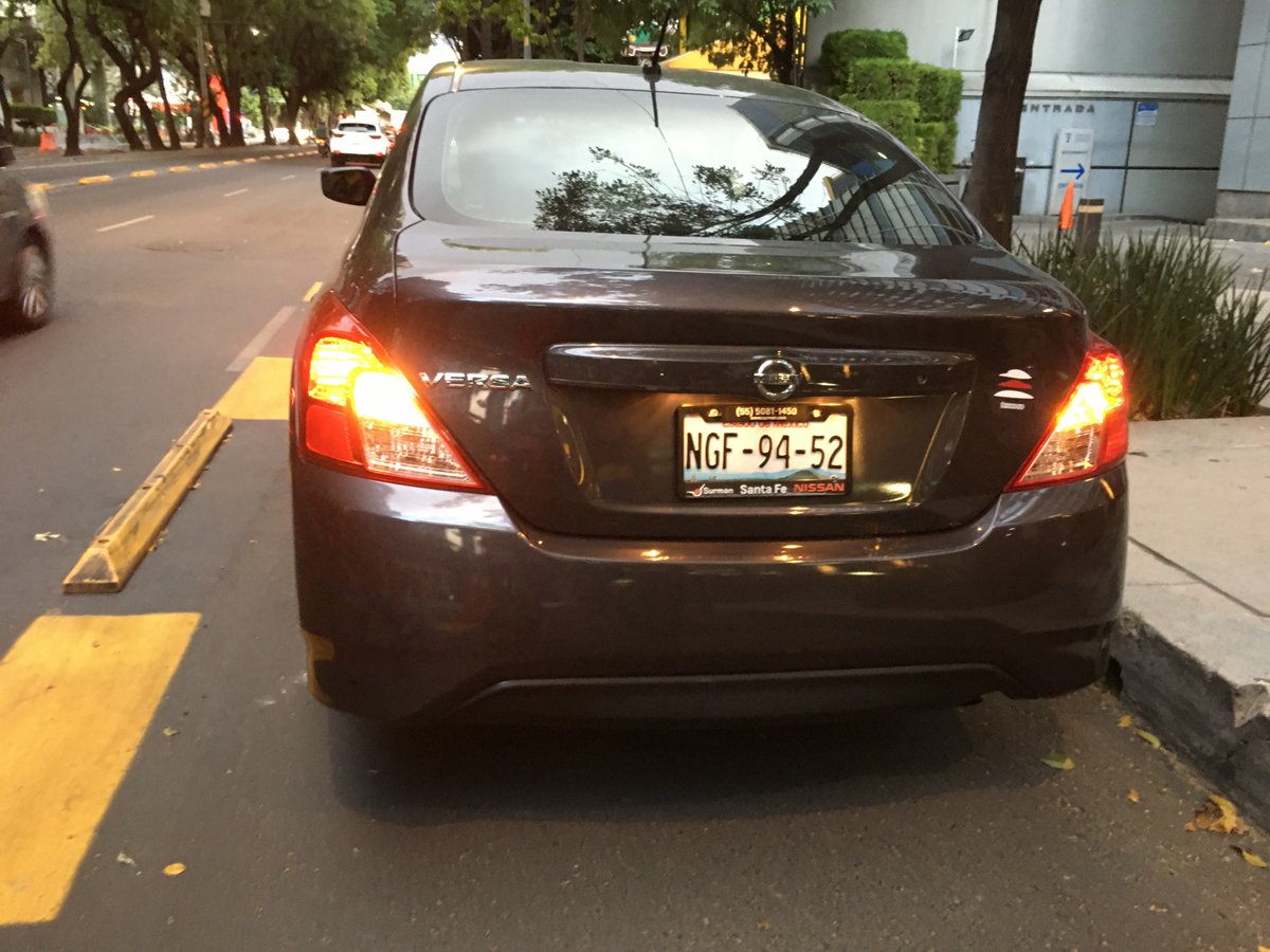 packinbike1's tweet photo. Esto paso hoy en punto de las 19.50 hrs. sobre Av. Insurgentes Sur 821 @LaNapoles_News @LaNapolesCdMx @AlcaldiaBJ_CDMX @vecinos_cdmx @LaSEMOVI @SSC_CDMX @UCS_GCDMX

Si no alzamos la voz seguirán pasando cosas.

#LaSeguridadLaHacemosTodos 

@mayaenbici @c_insurgentes @karicleta https://t.co/Hp2lmXtdif