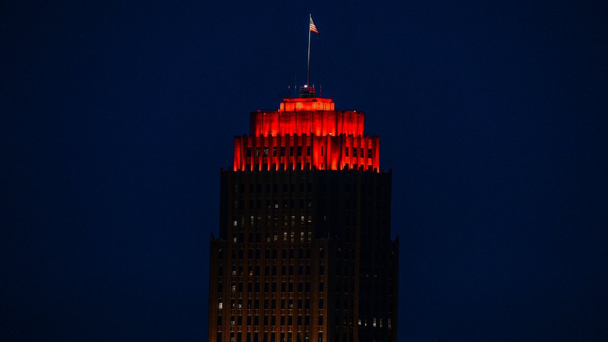 mcall's tweet photo. Panther red in the Allentown skyline tonight, honoring the @SauconValleyHS #Classof2020 Congrats grads! @SauconAthletics https://t.co/ArMcaA05Io https://t.co/BsEuFlGB7i