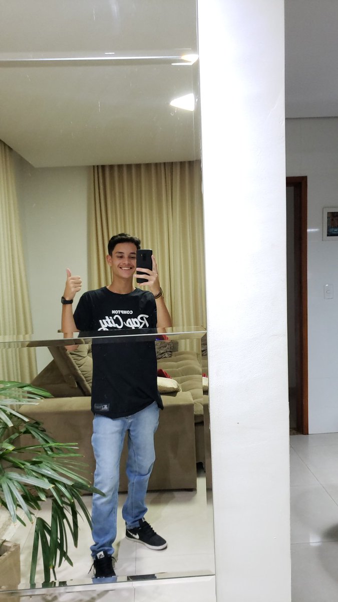 VitorSusuki's tweet photo. Eu // sua futura sogra pra te dar amor e carinho igual eu 😘 https://t.co/AjwIwXz9H7
