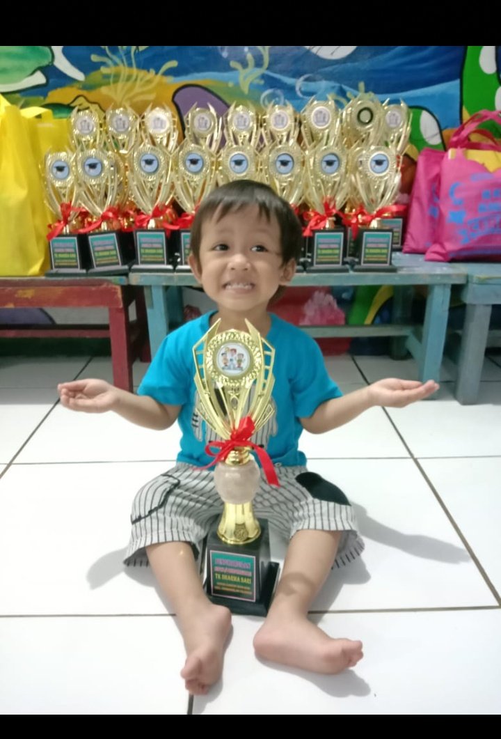 Cepet bngt kamu tumbuh dewasa si de cc <a href="/YunnyLes/">yu-Nnay</a> 😅😅