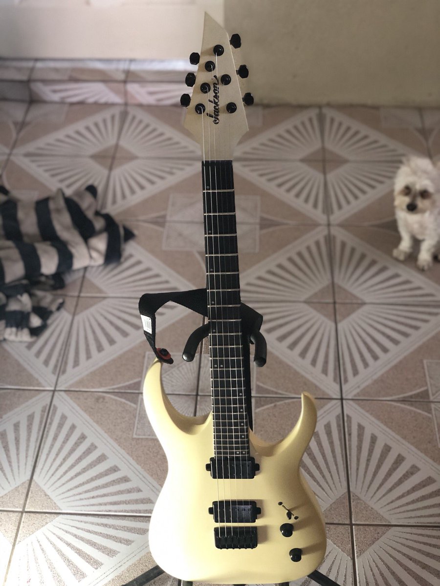 V1PER1DAE's tweet photo. Sorry for the dead stream I got so comfortable on the fold out I “rested” my eyes and before I knew it I was out. Here is my axe collection as an aplology #Gibson #MelodyMaker #LesPaul #Explorer #Jackson #JS328 #HT6 @TwitchReTweets @BlazedRTs @LaZy_RTs @Mighty_RTs https://t.co/y4jshnmcmJ