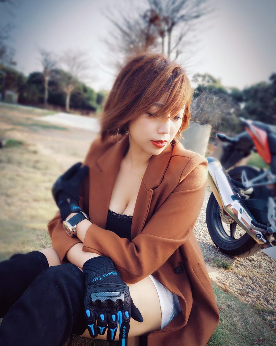 ethanstec's tweet photo. #補班日 
你們今天有上班嗎？

#尹森手套 #ES501 
#最舒適 的 #防摔手套 https://t.co/98gkRjvrVm