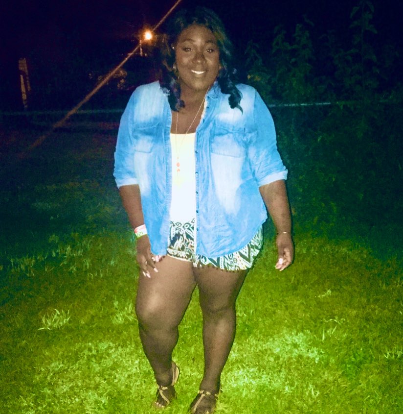 Look_itsNEESY's tweet photo. #FineWomenFriday #MelaninPoppin #HappyJuneteenth ❤️🖤💚 https://t.co/oVnLCQWS1B