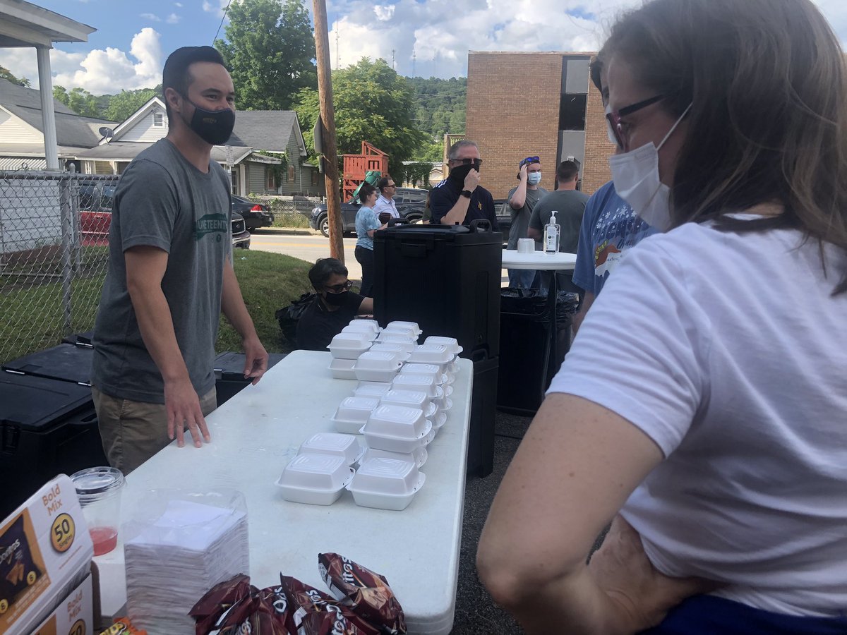 Y’ALL. Look at this fooooood! Yummy pulled pork sandwiches! And look at that awesome cake. Come out and get a slice! @WOWK13News
