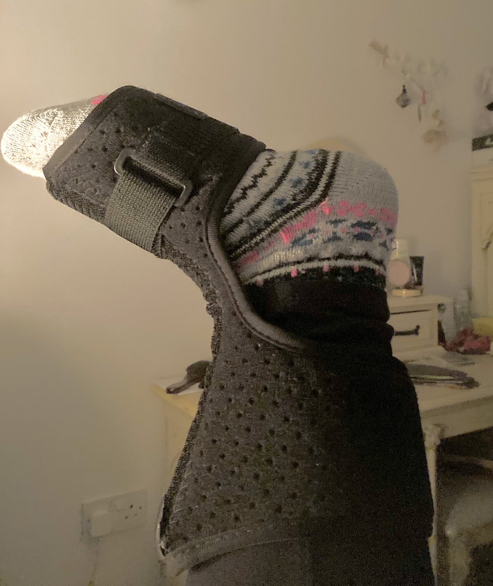 TheFashionRecy1's tweet photo. After only 3 sessions of #shockwavetherapy my #plantarfasciitis has improved noticeably ๐ฆถ๐ expensive treatment, but I highly recommend it ๐๐ mind you, not over yet ... still have to wear my #nightsplint and do exercises of course ๐
#onthemend #gettingthere #slowbutsure https://t.co/fpW76Drbsg