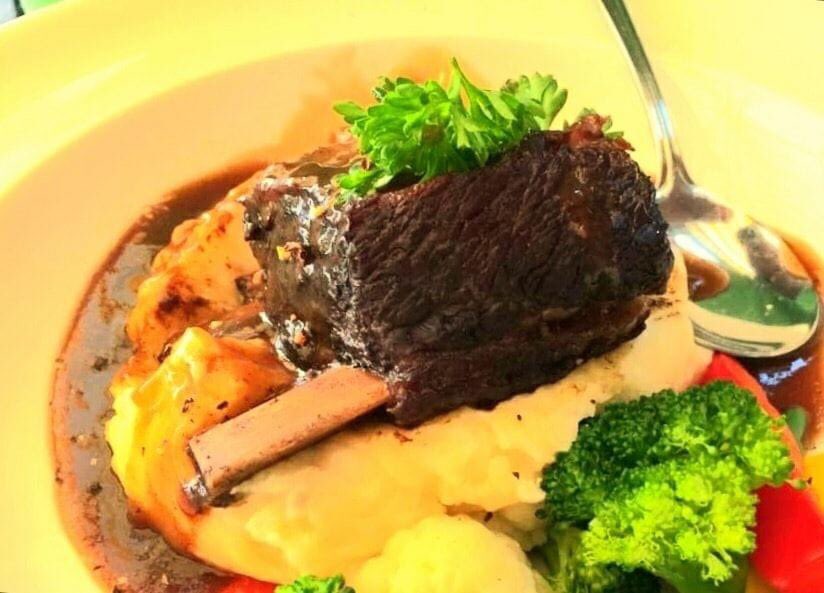 downtownbench's tweet photo. Hooray for #patiopost and yummage #fathersday!!! #downtownbench #Beamsville #Bdowntown #August #restaurant https://t.co/kQz9hju0ih