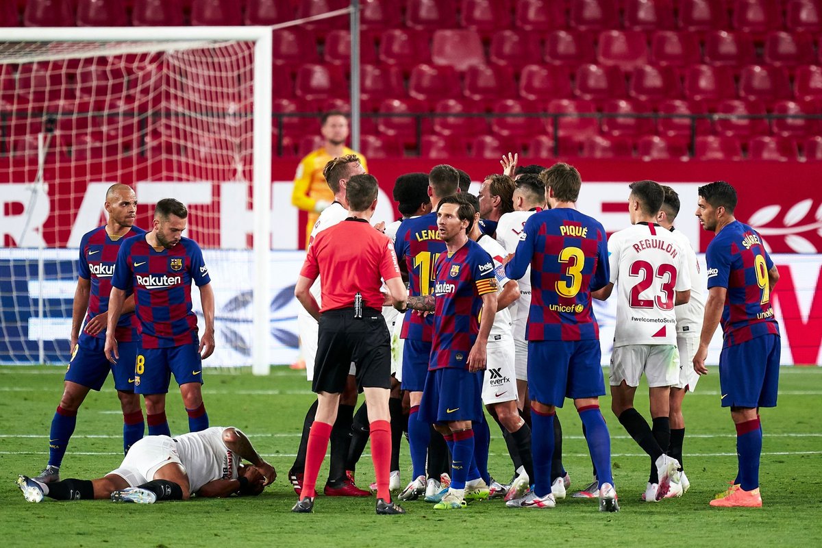 Fin du match | Séville FC 0-0 FC Barcelone Mauvaise opération des catalans, qui pointent désormais à 3pts du Real, qui affrontent la Real Sociedad dimanche soir. Très bonne première période de Rakitic. Qu'avez-vous pensé du match?