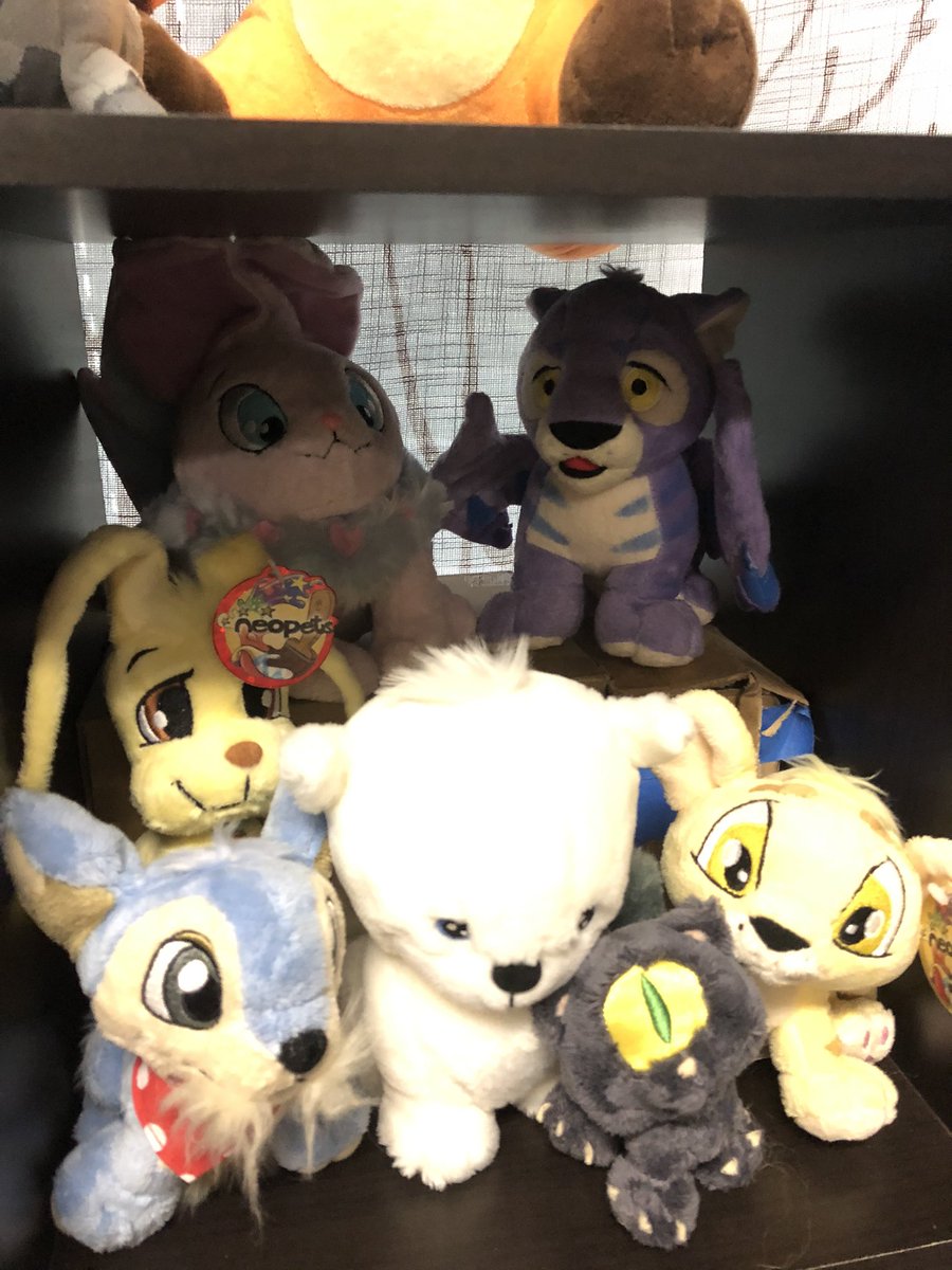 LeapingLupe's tweet image. Update on my plush collection! I had so many arrive this weekend! Had to make a block of my shelf for my neopets plush! I also got ahold of all the McDonald&apos;s lupe colors!!  #neopets #neopetsplush @Neopets