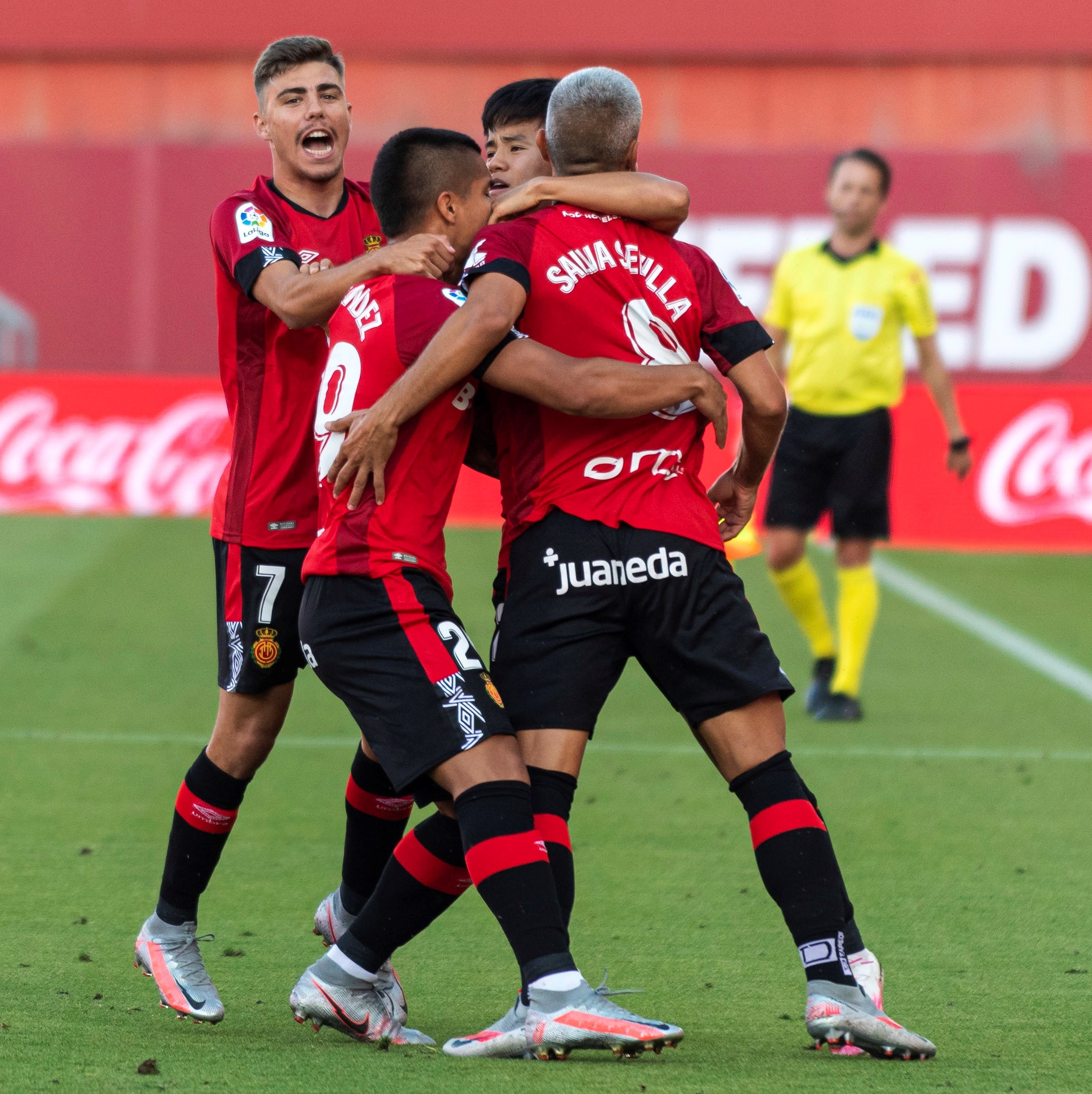 Uzivatel ラ リーガ Na Twitteru 頼れる男 サルバ セビージャ Rcd Mallorca の心臓シーズン4ゴール目を決め Laligasantander での自身の記録に並ぶ Rcdmallorcalegaanes T Co Va477syfkn Twitter
