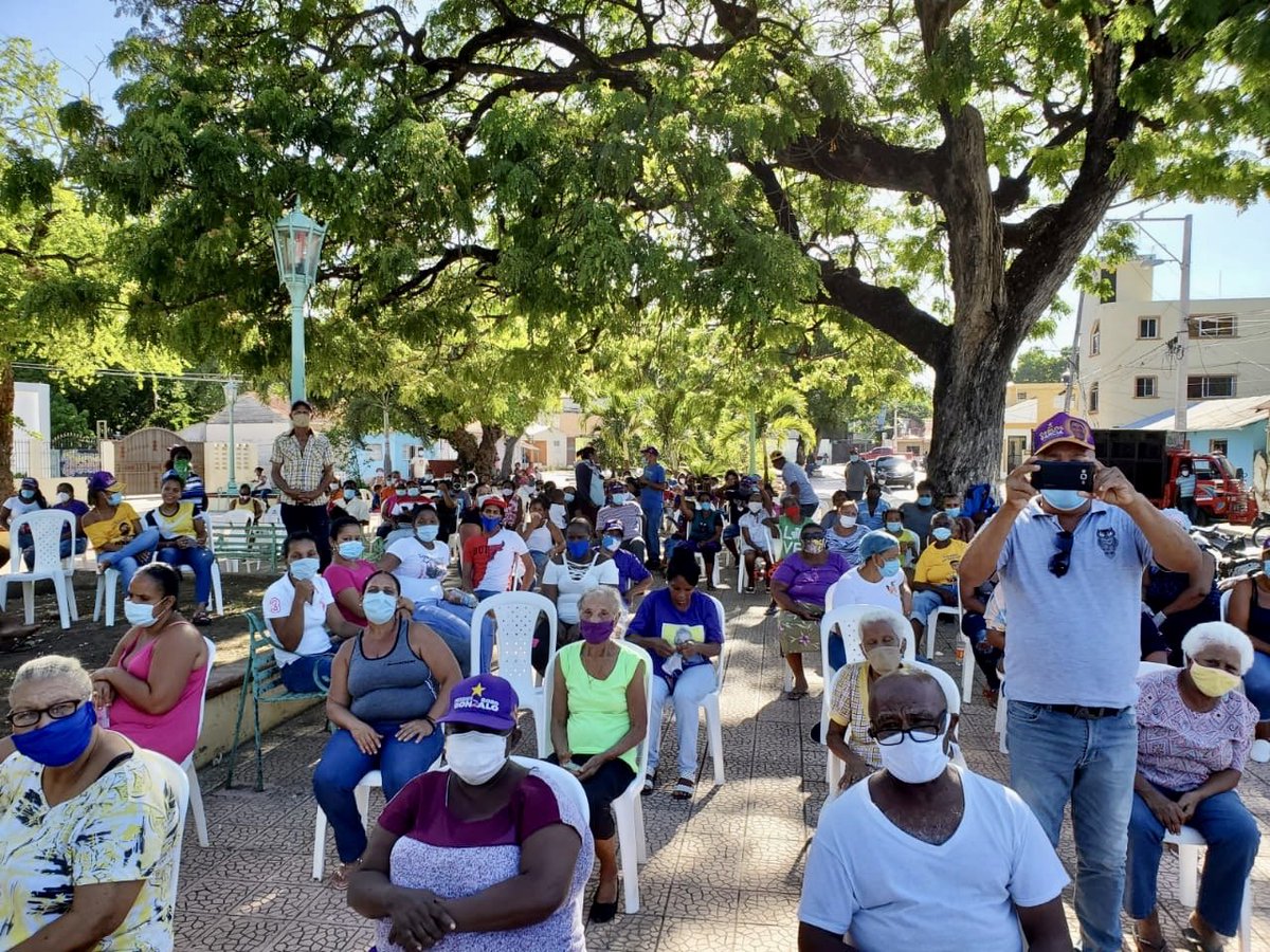 Encuentro en el Parque de Los Suero, los barahoneros estamos decididos con nuestro próximo presidente Gonzalo Castillo, unidos PRD-PLD. ¡A Trabajar!

#Gonzalo2020 #VamoArriba #VotaBlanco #aTrabajar #PrimeroLaGente #PRD #PLD <a href="/miprd/">Partido Revolucionario Dominicano</a>