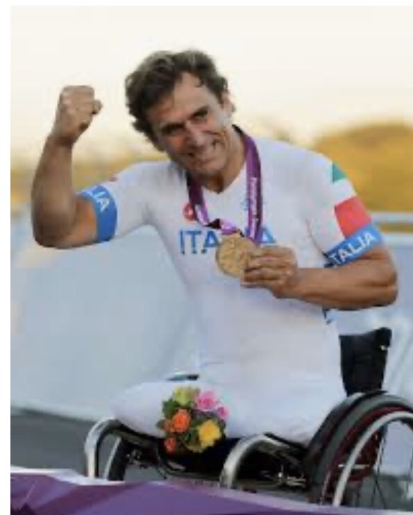 HoaraBorselli's tweet photo. Resisti campione! Siamo tutti con te..
Ti vogliamo sul podio della tua seconda sfida con la vita.
Vincila!!! #campione #esempio #forza #tutticonte @lxznr https://t.co/QdJsm3QYEh